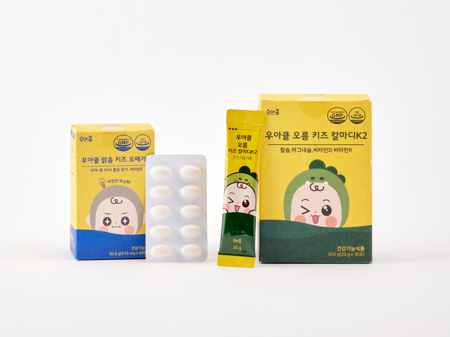 나란히 놓인 오메가3와 칼마디K2 상자